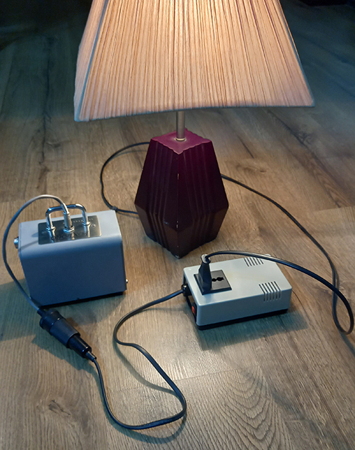 دستگاه اینورتر ولتاژ 12V DC به 220V AC